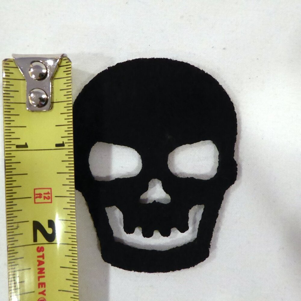 NEW 2.5” BLACK SKULL DIE CUT FELT HALLOWEEN SKULL CRAFT FABRIC LOT OF 45 - Picture 2 of 3